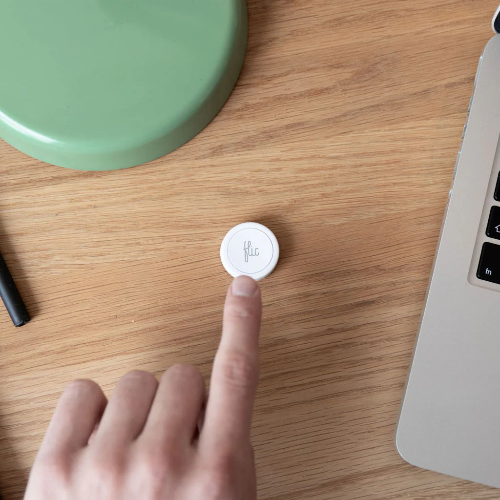 Flic Button Starter Kit – Smart Button + Hub Mini (White)